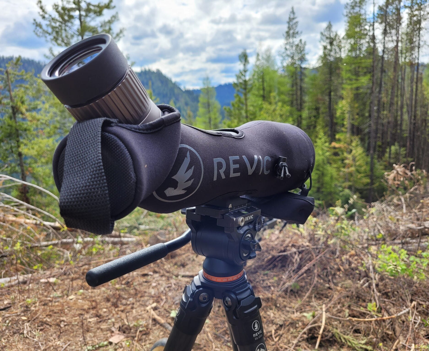 REVIC OPTICS ACURA S80A SPOTTING SCOPE - INCLUDES TWO EYEPIECES - ZOOM and FIXED RETICLE!!! - Shooting Warehouse