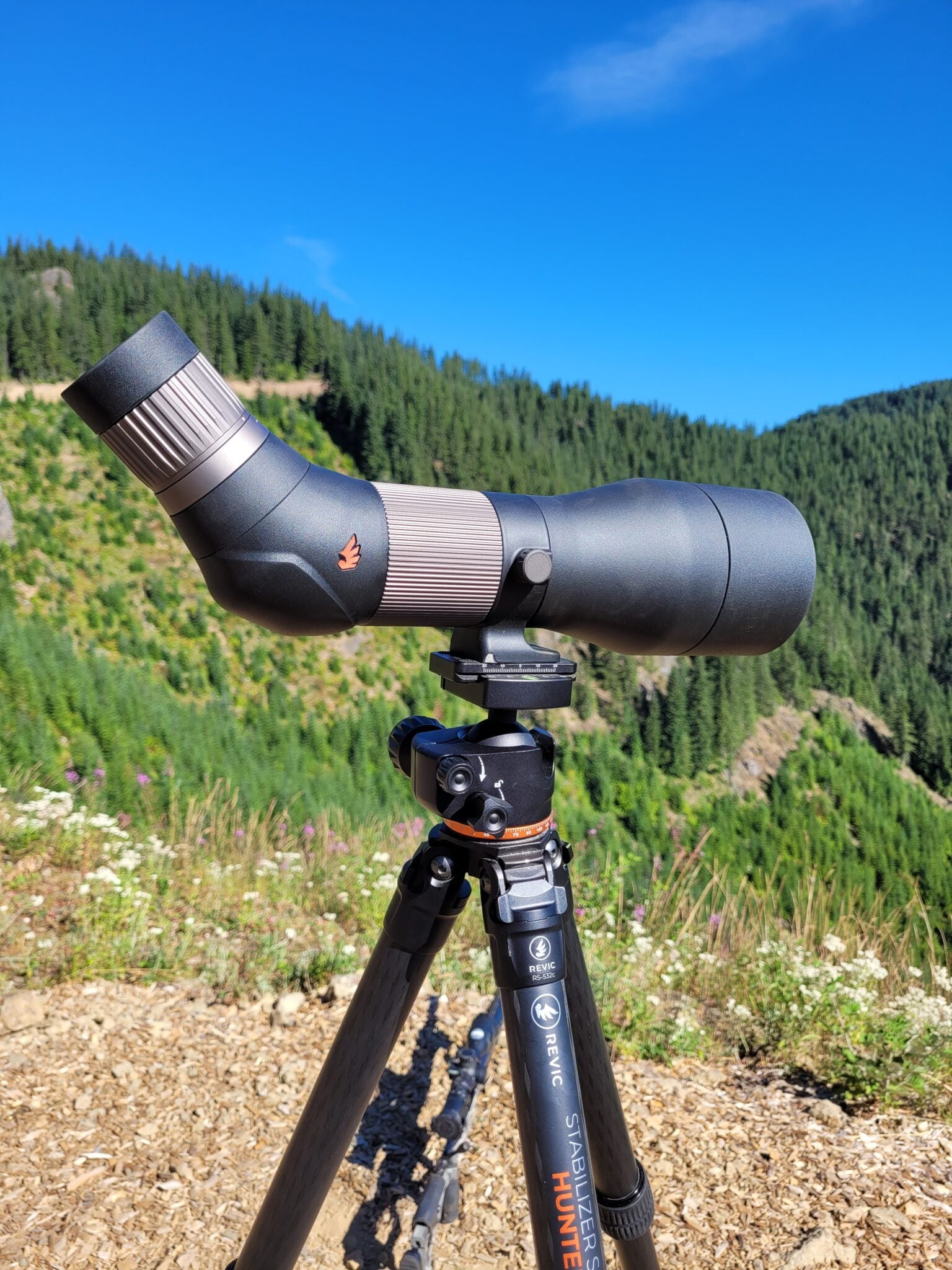 REVIC OPTICS ACURA S80A SPOTTING SCOPE - INCLUDES TWO EYEPIECES - ZOOM and FIXED RETICLE!!! - Shooting Warehouse